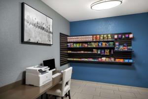 Supermarket nebo jiné obchody v  hotelu nebo okolí