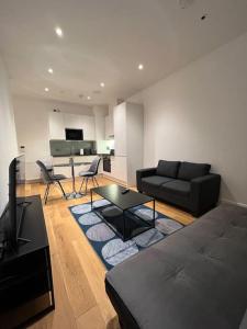 a living room with a couch and a table at Lovely apartment in the centre of Croydon in Croydon
