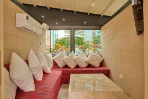 Khu vực ghế ngồi tại Aleph Doha Residences, Curio Collection By Hilton