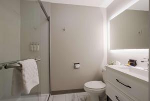 Koupelna v ubytování The Hub Middletown Red Bank- Best Western Signature Collection