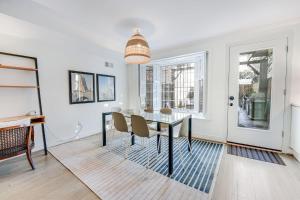 Posezení v ubytování Central Luxe Home - Foggy Bottom DC