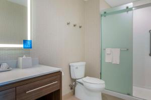 Home2 Suites By Hilton Redlands的一间浴室