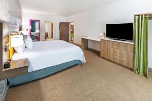 TV a/nebo společenská místnost v ubytování Home2 Suites By Hilton Weatherford