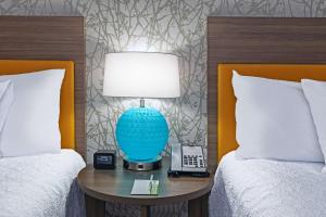 Postel nebo postele na pokoji v ubytování Home2 Suites By Hilton Weatherford