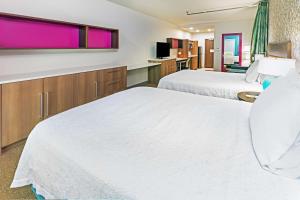 Postel nebo postele na pokoji v ubytování Home2 Suites By Hilton Weatherford