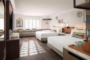 The Scottsdale Resort & Spa, Curio Collection by Hilton客房内的一张或多张床位