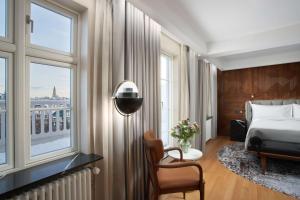 Iceland Parliament Hotel, Curio Collection By Hilton客房内的一张或多张床位