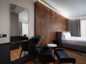 Iceland Parliament Hotel, Curio Collection By Hilton客房内的一张或多张床位