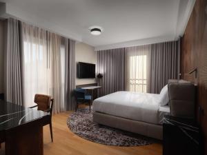 Iceland Parliament Hotel, Curio Collection By Hilton的电视和/或娱乐中心