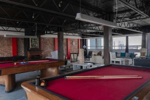 Biliár nebo kulečník v ubytování Hotel Black Boutique
