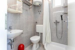 Koupelna v ubytování Apartment Podaca 2783c