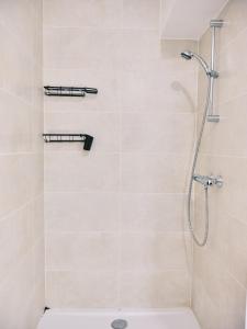 Et badeværelse på Bel appart familial avec terrasse aux portes de Paris - Parking gratuit + 44 billeder