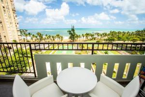 Balkón nebo terasa v ubytování Enchanted 8 Jewel Luquillo Beachfront - Pool