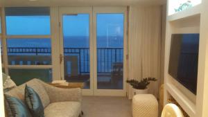 Posezení v ubytování Enchanted 17 Jewel Beachfront Luquillo -Pool