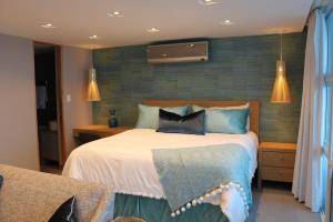 Postel nebo postele na pokoji v ubytování Enchanted 17 Jewel Beachfront Luquillo -Pool