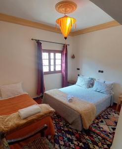 מיטה או מיטות בחדר ב-Ouirgane discovery lodge