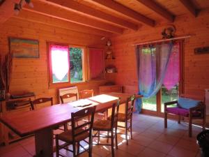 a dining room with a wooden table and chairs at Gîte Le Tholy, 4 pièces, 6 personnes - FR-1-589-121 in Le Tholy