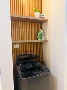 Studio K- Japandi-Inspired Condo Unit at The Palladium的厨房或小厨房