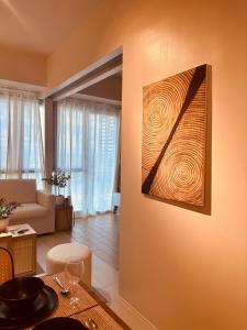 Studio K- Japandi-Inspired Condo Unit at The Palladium的休息区