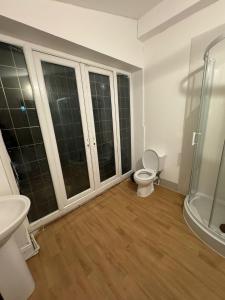 Gallery image of Crete home in Oldham