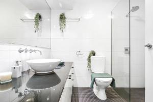 Ένα μπάνιο στο A Comfy Studio Next to Darling Harbour City Views +19 φωτογραφίες