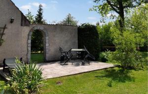 a patio with a table and chairs in a yard at Beautiful Apartment In Neustrelitz With Kitchen in Neustrelitz