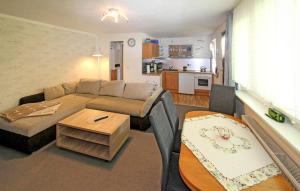 a living room with a couch and a table at 2 Bedroom Cozy Home In Blankensee Ot Gro Sch in Blankensee