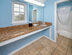 Un baño de Commander Beach House Hotel 38 fotos más