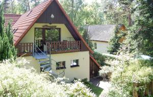 a small house with a gambrel roof and a balcony at Nice Apartment In Dierhagen ostseebad With Wifi in Neuhaus