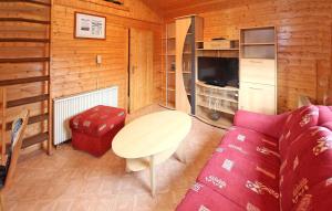Телевизор и/или развлекательный центр в Stunning Home In Kummerow With Sauna