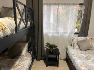 a bedroom with a bunk bed and a window at Residencias Arenal in Fortuna