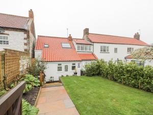 a view of a house with a garden at Amari in Scarborough