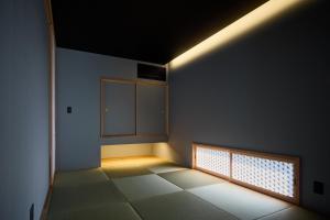 Postel nebo postele na pokoji v ubytování ロウリュウサウナとアイスバスのあるラグジュアリー貸別荘
