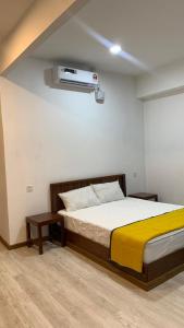 Een bed of bedden in een kamer bij HOMESTAY DARULFALAH -Private Pool