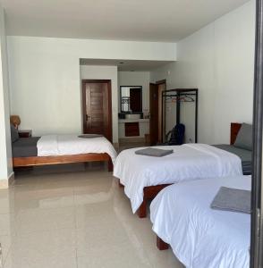 Sorya Guesthouse & Dolphin Tours客房内的一张或多张床位