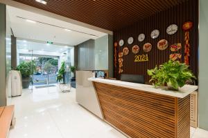 a lobby with a counter and clocks on the wall at KHÁCH SẠN 101 CẦN THƠ in Can Tho