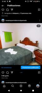 página de una habitación de hotel con 1 dormitorio con 1 cama en Hosteria Puerta de Corral Quemado en Las Juntas