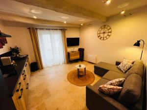 Μια τηλεόραση ή/και κέντρο ψυχαγωγίας στο Love and Spa du Château +17 φωτογραφίες