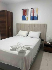 a bedroom with a bed with two bowls on it at Apartamento lujoso en Valledupar in Valledupar