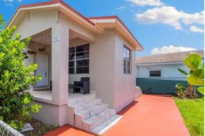 una rappresentazione di una casa con vialetto di accesso di Miami - Brickell - Beaches a Miami