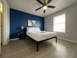 Ένα ή περισσότερα κρεβάτια σε δωμάτιο στο Cushy 2BD Apt Austin Texas