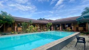 a swimming pool with a chair next to a building at Roemah kita hotel in Ngaglik