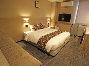 Postel nebo postele na pokoji v ubytování Astil Hotel Shinosaka Precious