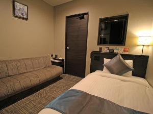 Postel nebo postele na pokoji v ubytování Astil Hotel Shinosaka Precious