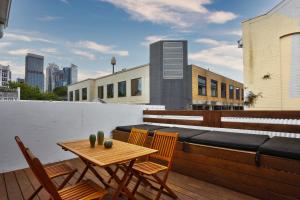 a patio with a table and chairs on a roof at Spacious 3 Bedroom House Darlinghurst City Centre 2 E-Bikes Included in Sydney