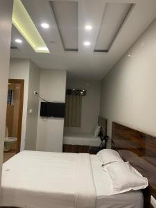 Φωτογραφία από το άλμπουμ του SS CROWN inn στη Μπανγκαλόρ