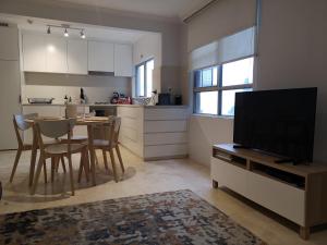 Dapur atau dapur kecil di Harbourside7 - modern 1br unit with fab views