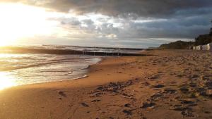a sandy beach with the ocean in the background at Lod - "Berliner Stube" in Kolpinsee