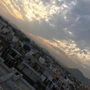 a view of a city with buildings and the sky at Panna Palace Guest House in Udaipur