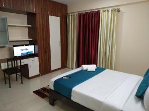 Postel nebo postele na pokoji v ubytování Entire 3 BHK Corporate Service Apartment Manyata Tech Park Hebbal